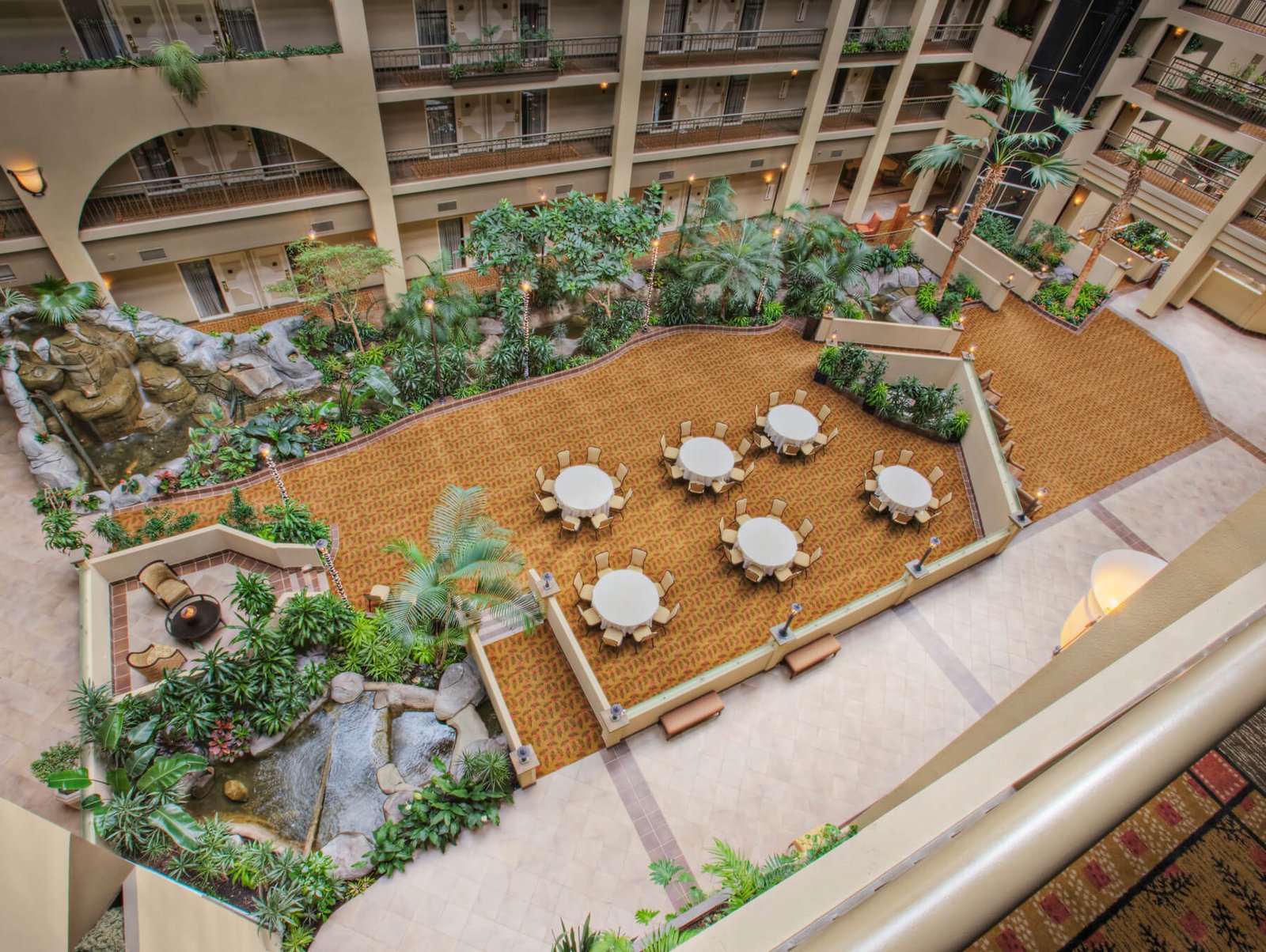 tables in hotel courtyard 2023 11 27 05 24 23 utc.jpg